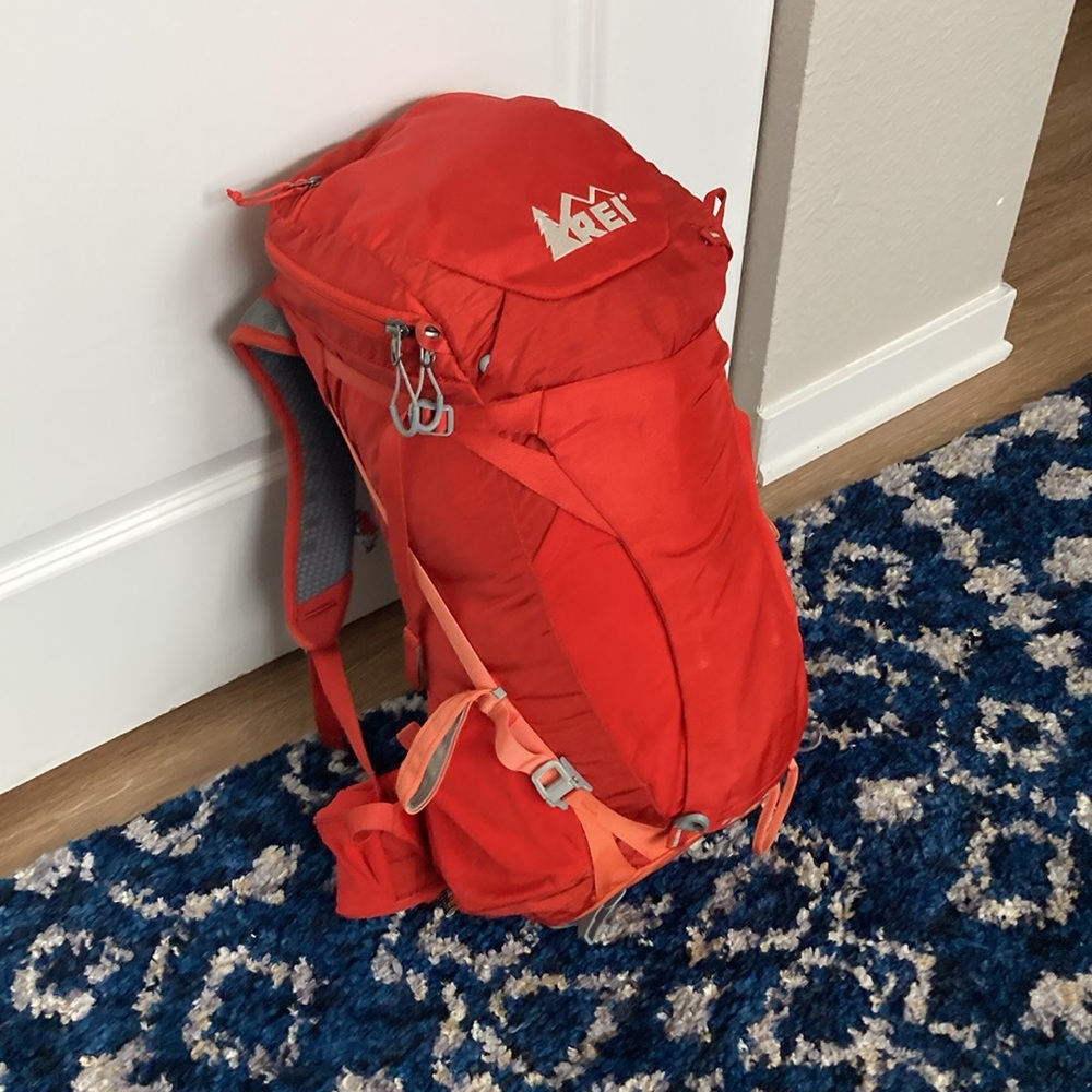 REI Traverse 28 Daypack Backpack RedOrange.